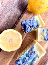 Lade das Bild in den Galerie-Viewer, Olivenöl-Seife "Olas de Limón"